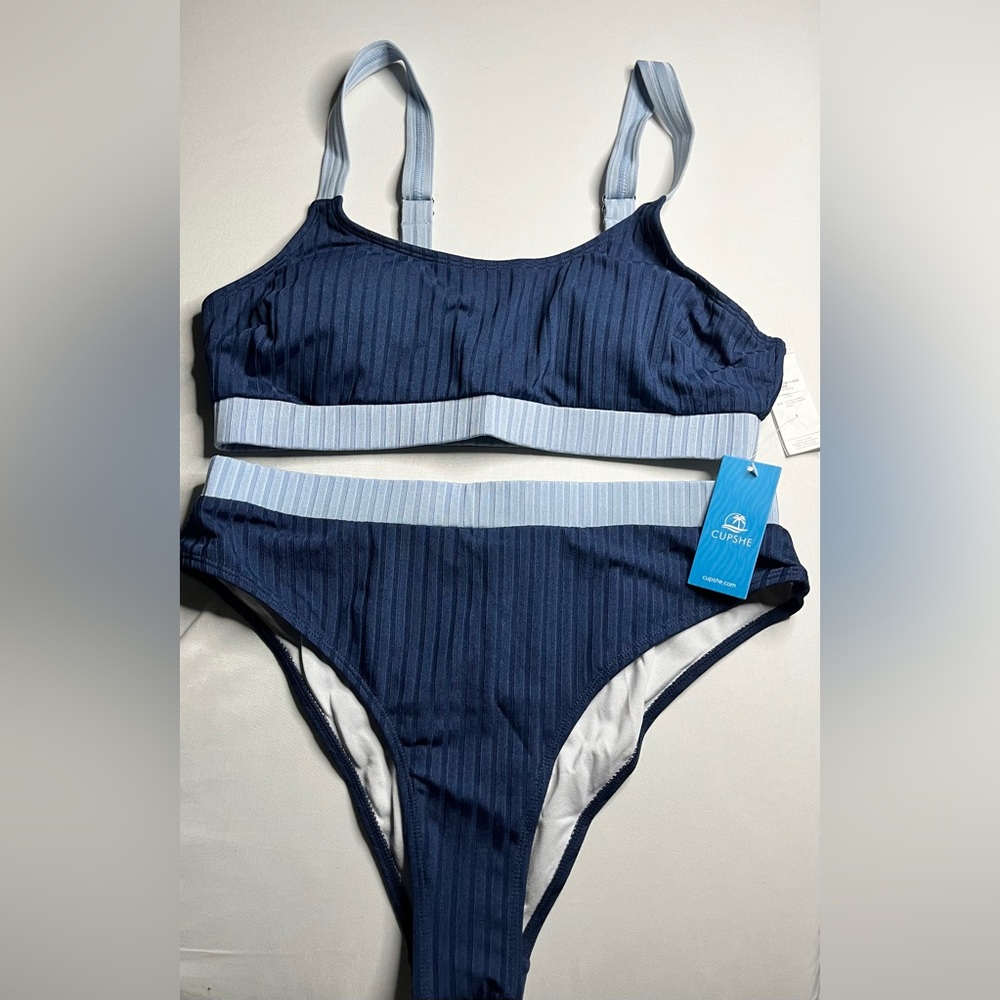 Cupshe Blue Bikini Set with Athletic Silhouette - Picture 4 of 5